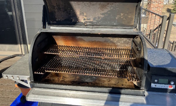 Dirty grill before cleaning